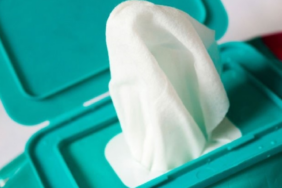Birleşik Krallık Plastik İçeren Tek Kullanımlık Islak Mendil Satışını Yasaklıyor