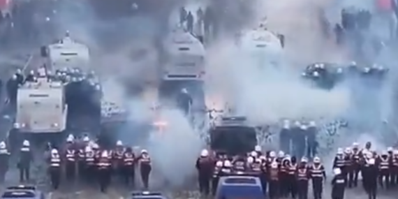 Arnavutluk Başbakanı Edi Rama Öğrenci Protestolarına Karşı Diyalog Çağrısı Yaptı